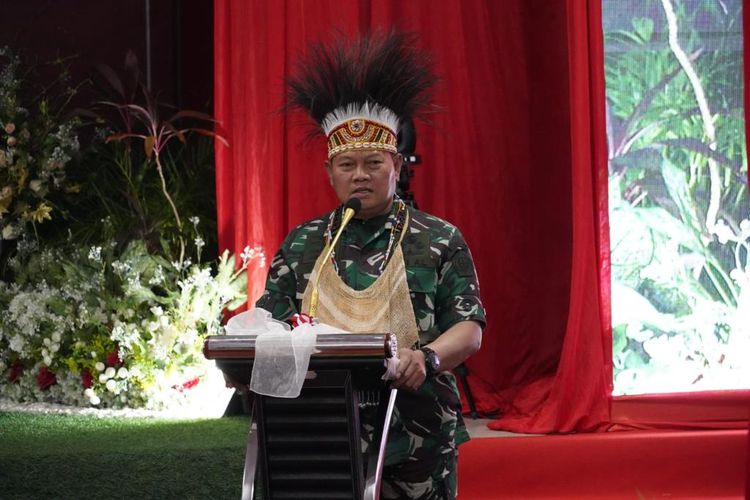 Panglima TNI Laksamana Yudo Margono menagih janjinya untuk mengujungi Papua pada awal 2023. Ia meresmikan Markas Kepolisian Daerah (Mapolda) Papua yang baru di Koya Tengah, Jayapura, Papua, Minggu (8/1/2023). 