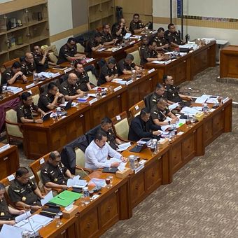 Jaksa Agung ST Burhanuddin memaparkan capaian kinerja dalam rapat dengan komisi III DPR RI di Kompleks Parlemen, Senayan, Jakata Pusat, Selasa (20/1/2026). 