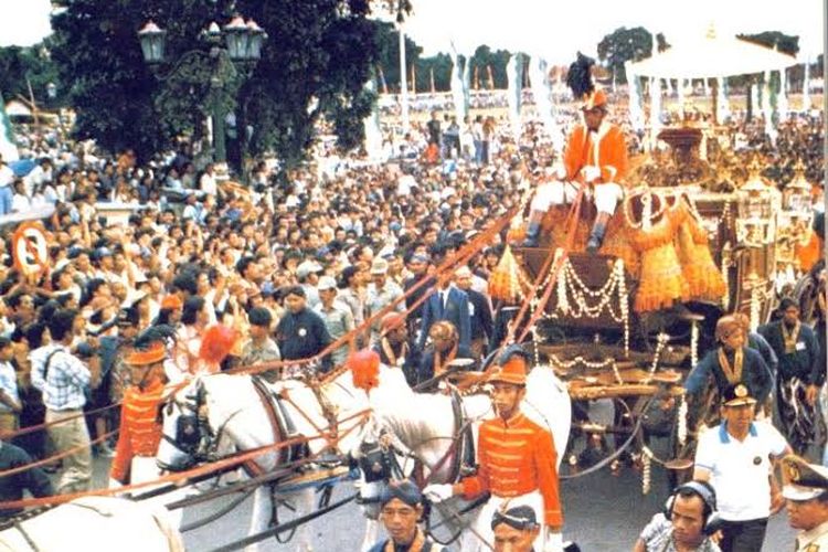 Kereta Kiai Garuda Yeksa  pada kirab penobatan sultan.