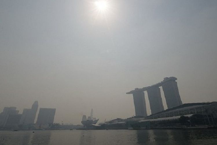 Hujan Deras Tak Hilangkan Kabut Asap Singapura, Warna Airnya Justu Picu Kehawatiran