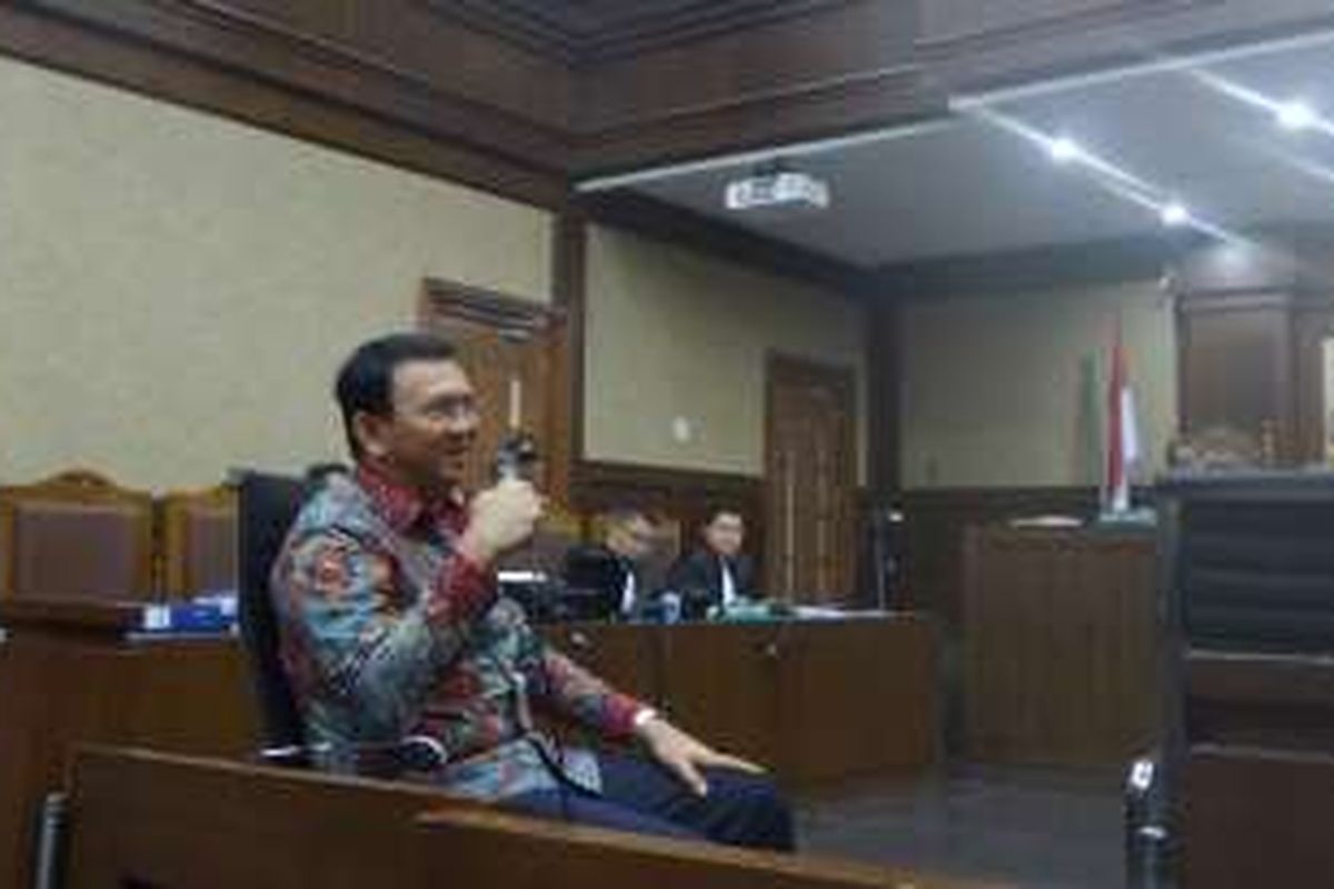 Gubernur DKI Jakarta Basuki Tjahaja Purnama saat menjadi saksi dalam sidang kasus dugaan suap raperda reklamasi dengan terdakwa Mohamad Sanusi di Pengadilan Tipikor, Senin (5/9/2016). 