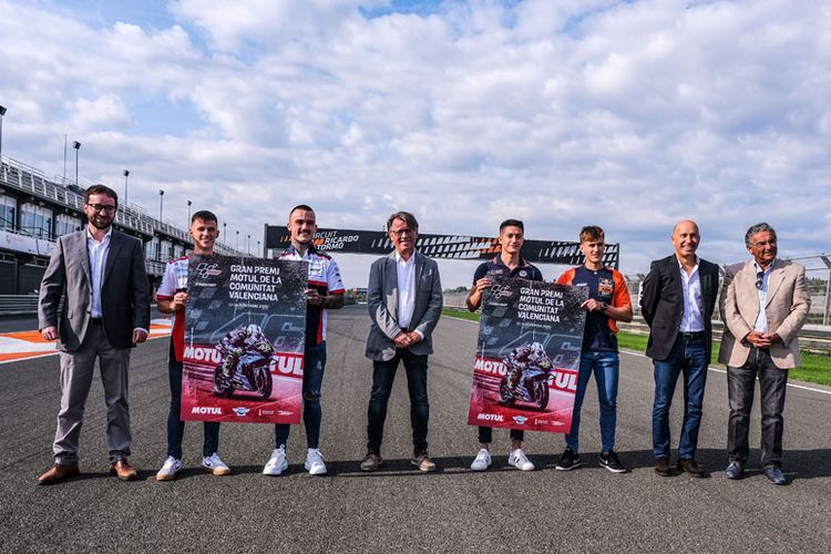 Poster GP Valencia sebagai penghormatan buat Valentino Rossi