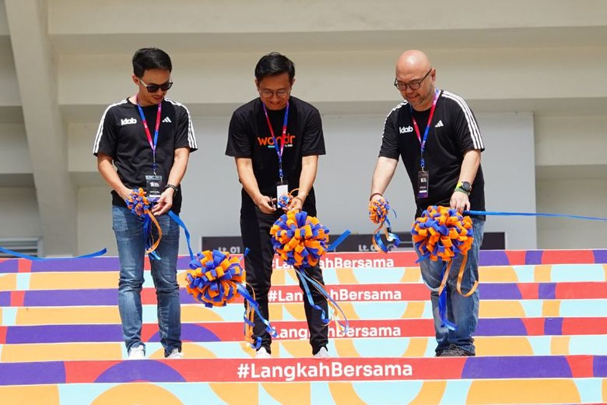 KLAB resmi membuka wondr Jakarta Running Festival 2024 di Istora Gelora Bung Karno, Senayan, Jakarta, Kamis (10/10/2024). 