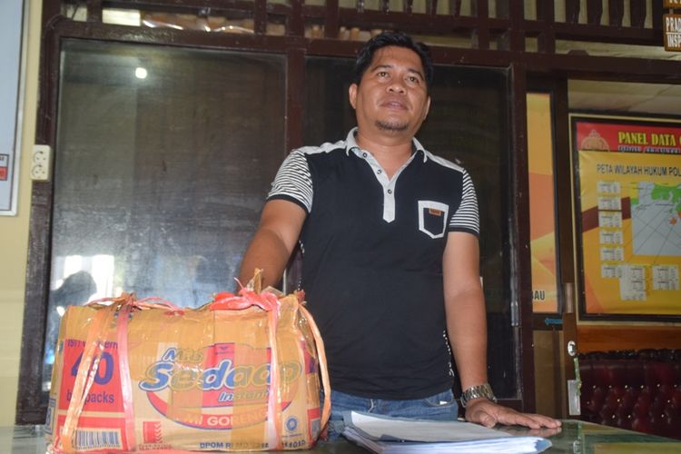 Barang bukti bahan peledak yang dibawa LA, warga Kecamatan Batu Atas, Kabupaten Buton Selatan, Sulawesi Tenggara, diamankan di kantor Polsek KPPP, Pelabuhan Murhum, Kota Baubau.