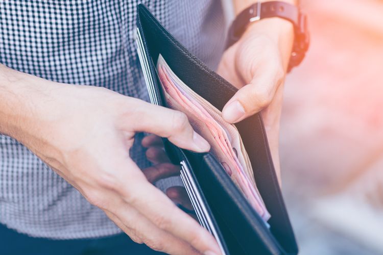 Ilustrasi gaji. Cara mengelola gaji. Tips mengelola gaji yang bijak.