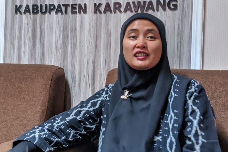 Ketua KPU Karawang Mari Fitriana