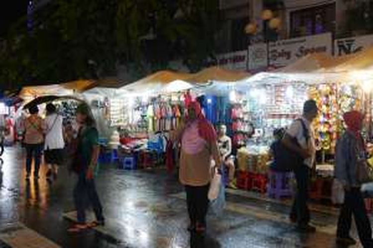 Pasar Ben Thanh dikenal sebagai salah satu pusat perbelanjaan terbesar di Ho Chi Minh City, Vietnam. 