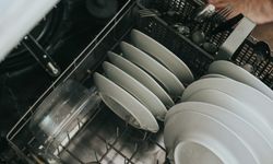 Mesin Pencuci Piring Vs Cuci Manual, Mana Lebih Hemat Air?