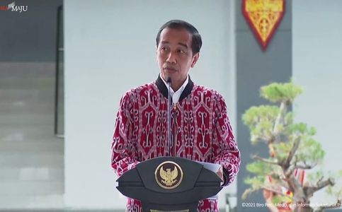 Jokowi Revokes Over 2,000 Coal Mining Permits