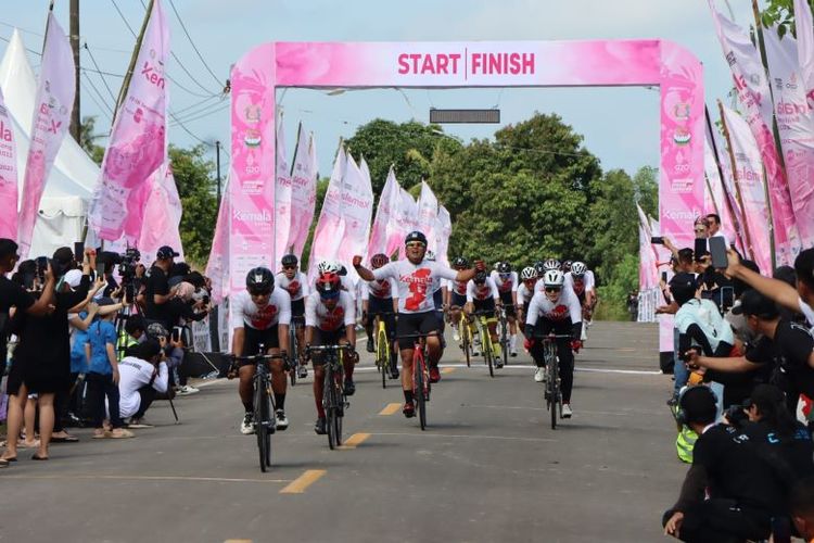 Tour of Kemala Belitong 2022 yang dilaksanakan di Belitung, Kepulauan Bangka Belitung, Minggu (18/9/2022).