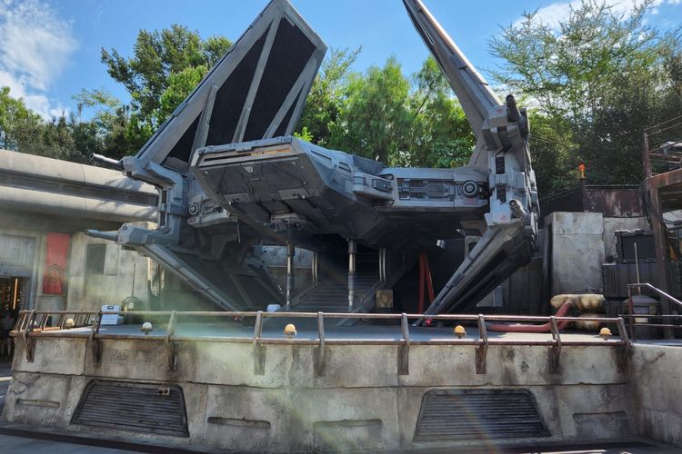 Area wahana Star Wars: Galaxy's Edge di Disneyland Park, Anaheim, California. Foto diambil pada Kamis (8/9/2022).