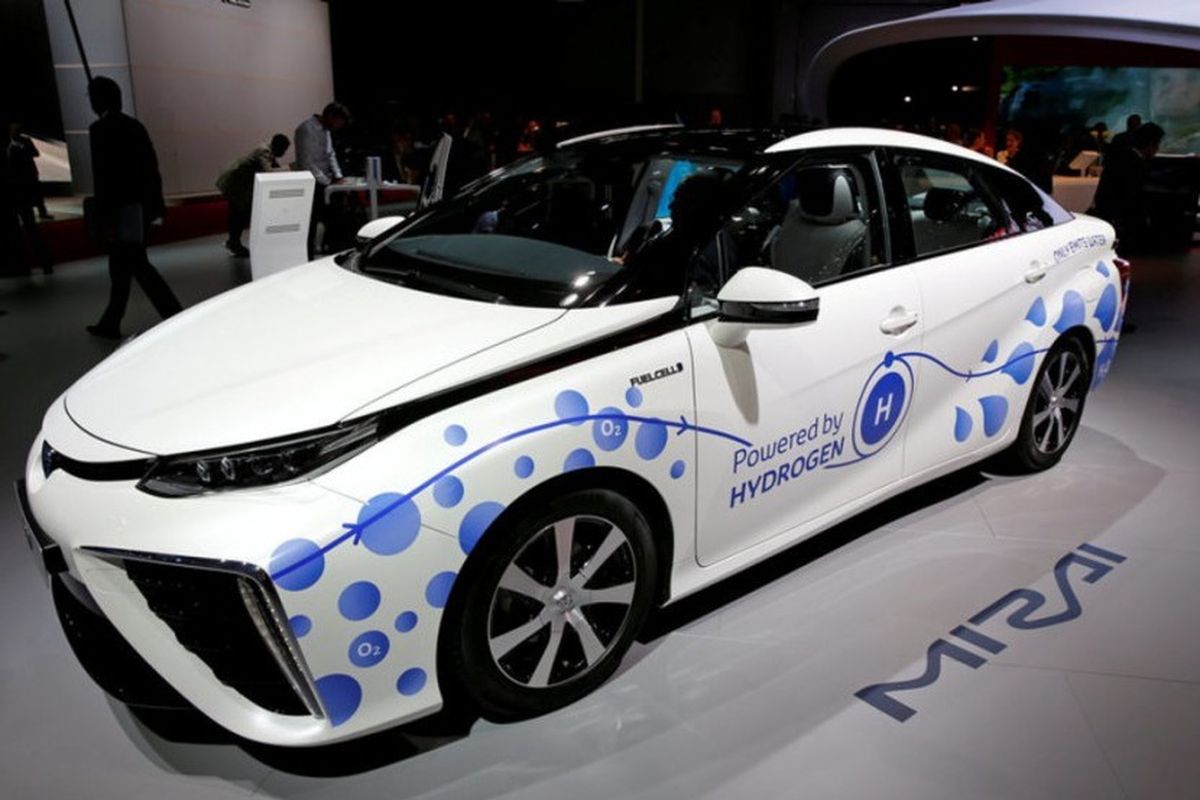Toyota Mirai, sedan bermesin hidrogen