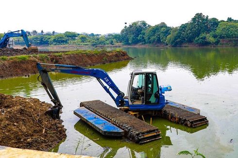 Antisipasi Banjir, Pemprov DKI Gelar Program Gerebek Lumpur Serentak di 5 Wilayah