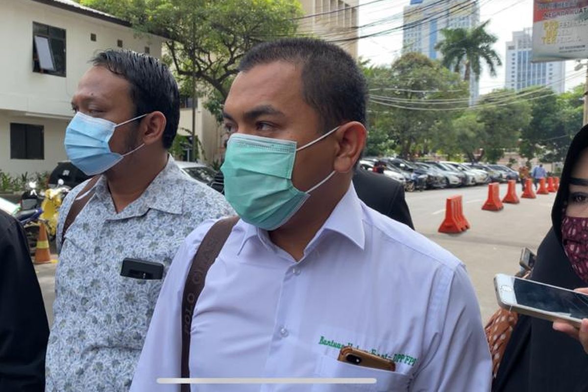 Kuasa hukum Front Pembela Islam (FPI) Aziz Yanuar di Polda Metro Jaya, pada Sabtu (12/12/2020).