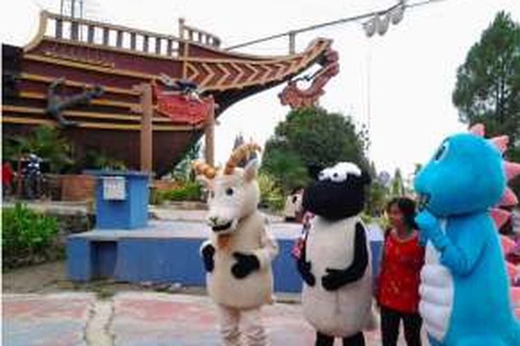 Mikie Funland yang terletak di Brastagi, Sumatera Utara punya 2 wahana baru. Libur Lebaran kali ini, ada juga parade kostum yang digemari anak-anak.