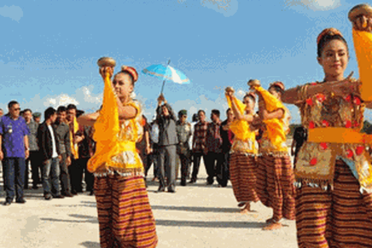 Tarian penerima tamu di Morotai.