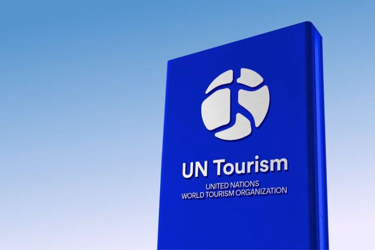 Logo UN Tourism, hasil rebranding dari UNWTO.