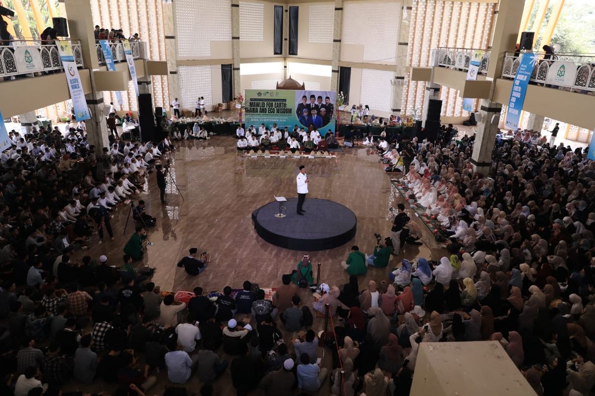 Lebih dari 5.000 peserta memadati Masjid Agung Sultan Alauddin Kampus II Universitas Islam Negeri (UIN) Alauddin Makassar, Kabupaten Gowa, Senin (22/9/2025). 