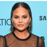 Perawatan Skincare Malam Hari Chrissy Teigen 