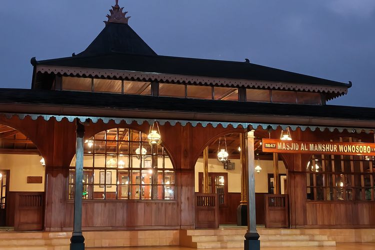 Keindahan Masjid Al-Manshur, Masjid Tertua Wonosobo Bergaya Jawa Kuno