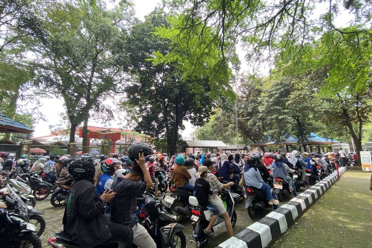 Dari Piknik Hemat di Ancol hingga Antrean Panjang di TMII
