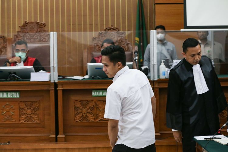 Terdakwa kasus pembunuhan berencana Brigadir Nofriansyah Yosua Hutabarat atau Brigadir J, Richard Eliezer menjalani sidang tuntutan di Pengadilan Negeri Jakarta Selatan, Rabu (18/1/2023). Richard Eliezer dituntut hukuman 12 tahun penjara.
