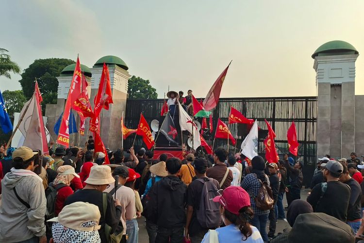 Demo Hari Tani 2026 di Depan DPR, Massa Tuntut Perbaikan UU Reforma Agraria