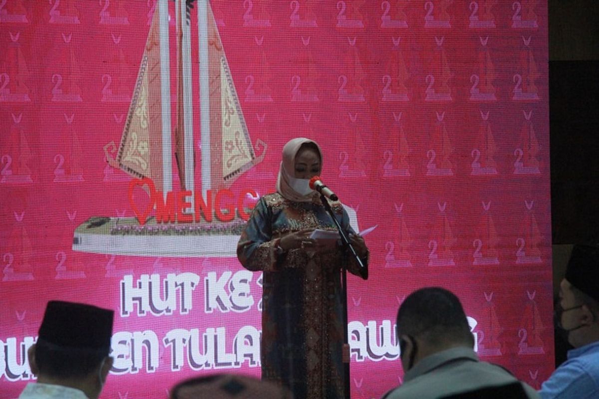 Bupati Tulang Bawang Winarti dalam acara HUT ke-24 Tulang Bawang.