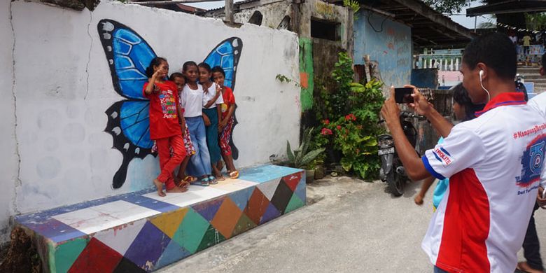 Warna-warni Kampung Merah Putih di Kota Tual, Maluku, Sabtu (27/1/2018).