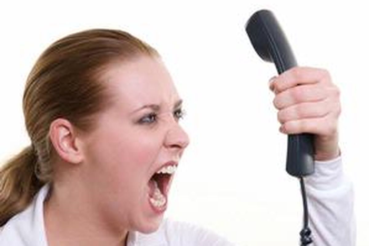 Jangan ikut marah jika menerima keluhan pelanggan.