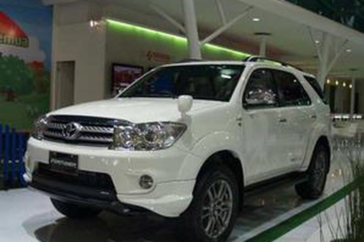 Fortuner versi modifikasi TRD yang baru saja diperkenalkan di IIMS 2009.
