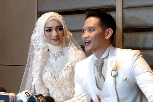 Rezky Adhitya Kecup Pipi Citra Kirana yang Sedih Kehilangan Kacamata di Italia