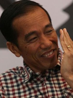 Capres nomor urut 2, Joko Widodo (Jokowi), saat menggelar konferensi pers di Hotel Holiday Inn, Bandung, Jawa Barat, Kamis (3/7/2014). Dalam kesempatan yang juga dihadiri cawapres pasangannya, Jusuf Kalla (JK), ia menyampaikan 9 Program Nyata Jokowi-JK jika terpilih sebagai presiden. KOMPAS/WISNU WIDIANTORO