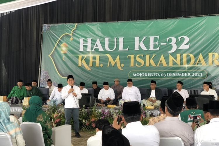 Calon wakil presiden (cawapres) nomor urut 1 Muhaimin Iskandar atau Cak Imin, di Pugeran, Kabupaten Mojokerto, Jawa Timur, Minggu (3/12/2023).