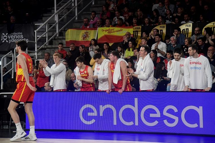 Pemain timnas bola basket Spanyol saat melakoni laga kualifikasi FIBA World Cup 2023 kontra Italia di Ciudad de Caceres Multipurpose Pavilion, Caceres, Spanyol, pada 26 Februari 2023. Spanyol menjadi salah satu tim yang akan berlaga di Indonesia dalam rangkaian FIBA World Cup 2023.
