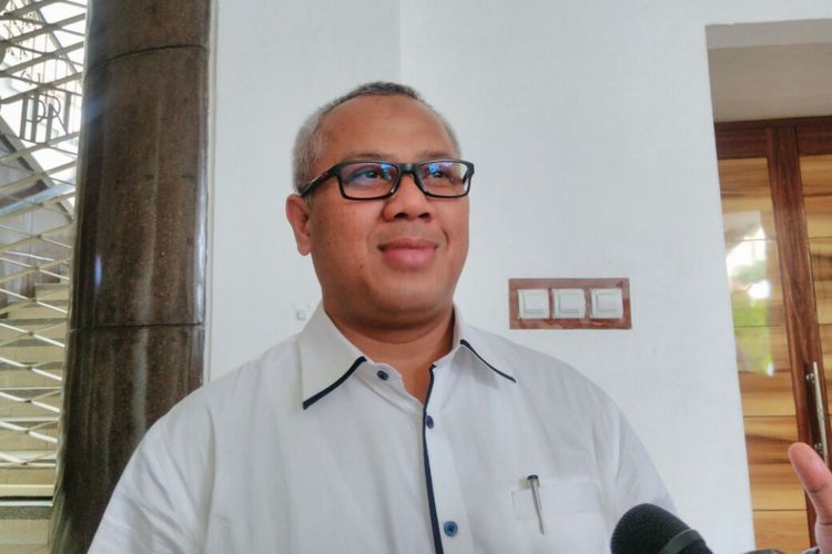 Ketua Komisi Pemilihan Umum (KPU) Arief Budiman, Jakarta, Senin (24/7/2017). Paska rapat paripurna yang mengesahkan Rancangan Undang-undang Pemilu, KPU berharap UU Pemilu segera dicatatkan dalam lembaran negara.