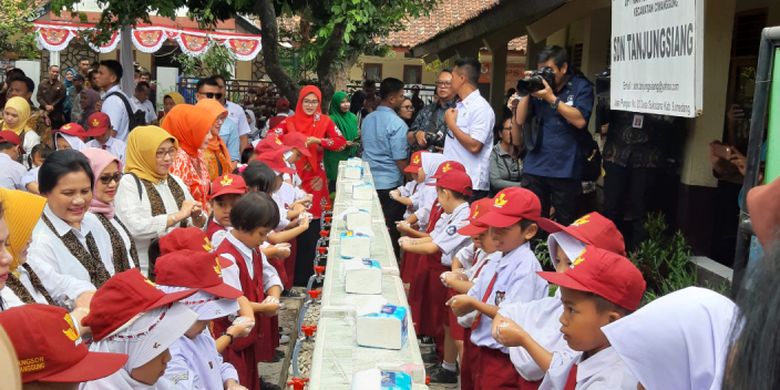 7 Langkah Pencegahan Penularan Virus Corona Di Lingkungan Sekolah Halaman All Kompas Com
