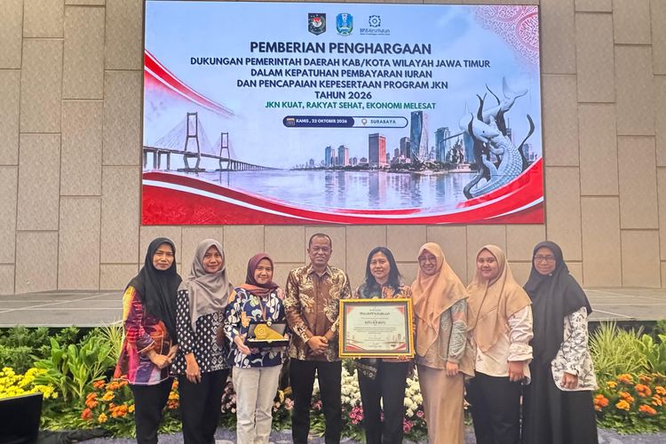Komitmen Beri Layanan Gratis, Pemkot Surabaya Raih Penghargaan JKN Jatim