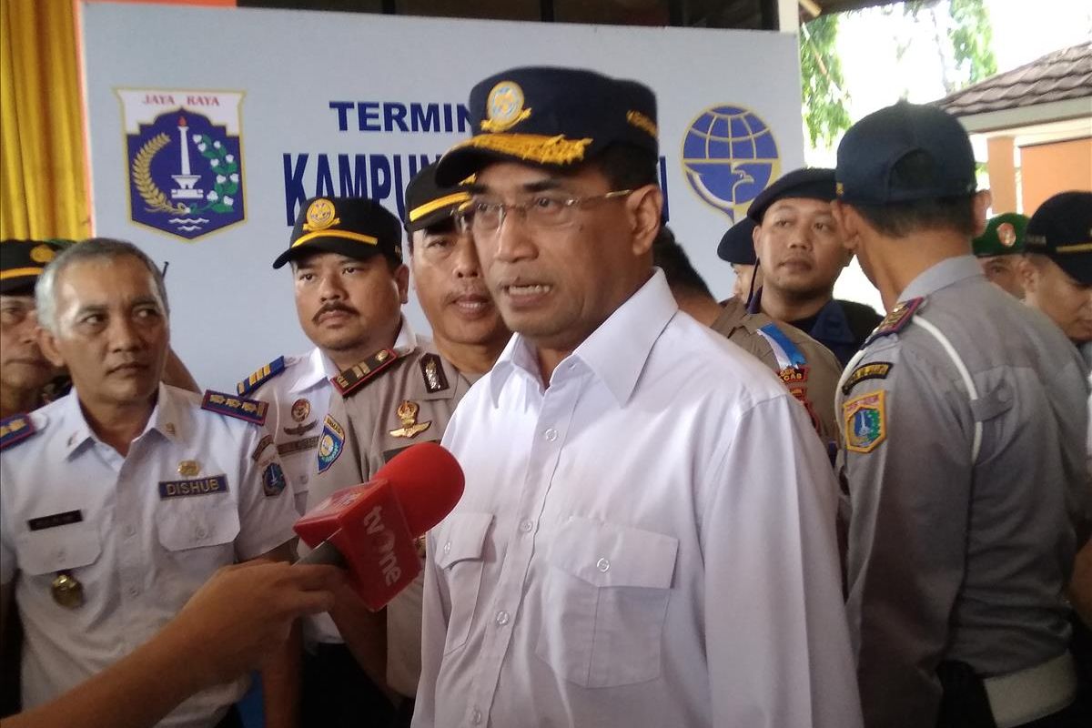 Menteri Perhubungan Budi Karya Sumadi imbau warga Wonosobo tidak menerbangkan balon udara liar lagi dalam wawancara di Jakarta, Kamis (6/6/2019).