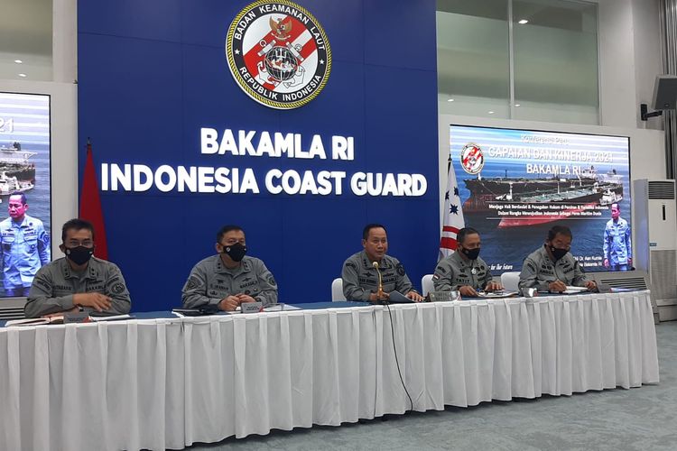Kepala Bakamla Laksdya TNI Aan Kurnia dalam konferensi pers di Gedung Bakamla RI, Jakarta, Rabu (22/12/2021).