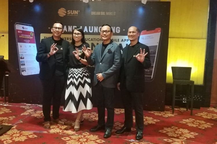 (KiKa): Dede Kurniawan (Brand Comm Manager SUN Education), Wenda (Marketing Manager SUN Education), Fredy Subrata (CEO SUN Education) dan Harianto (Chief Operation SUN Education).