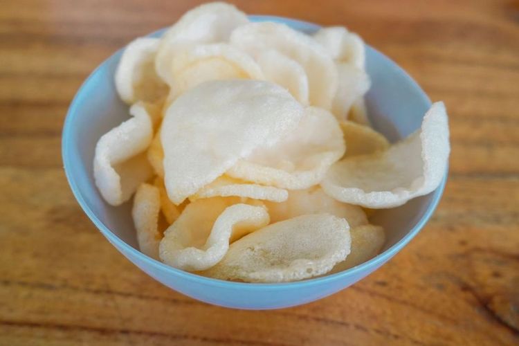 Ilustrasi kerupuk dari nasi sisa semalam.