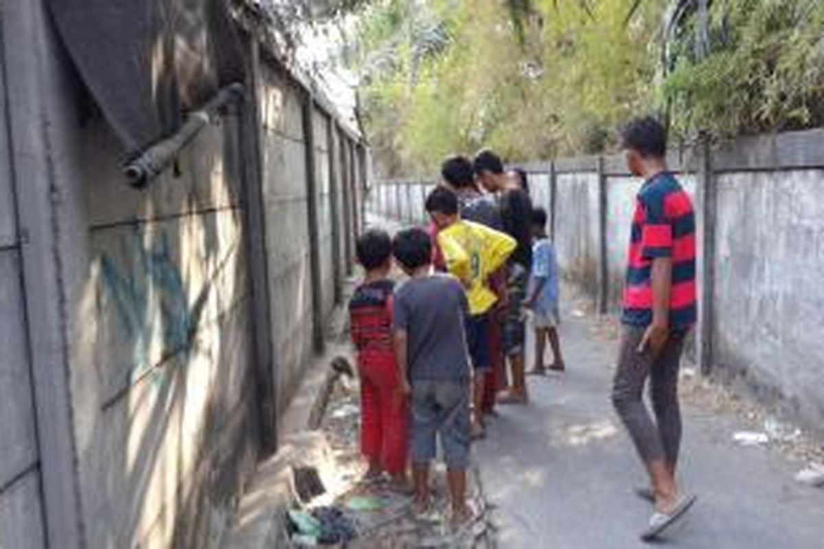 Lokasi penemuan anak perempuan tewas di dalam kardus di Jalan Sahabat, Kamal, Kalideres, Jakarta Barat.