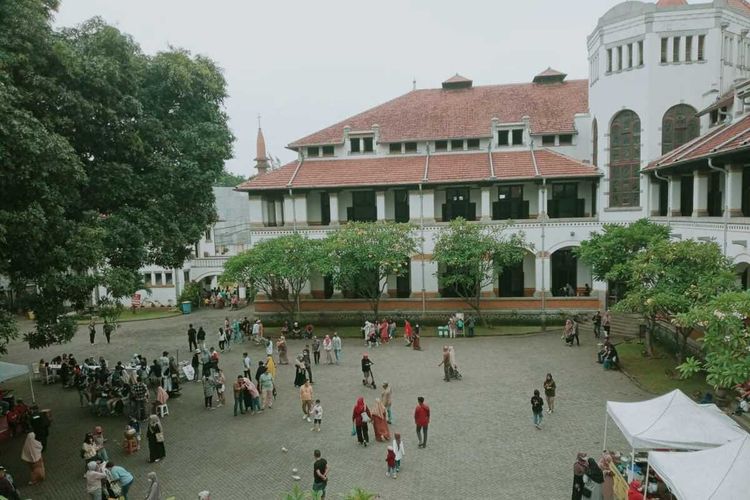 Suasana kunjungan wisatawan Lawang Sewu Semarang pada akhir pekan kemarin, Minggu (25/12/2022).