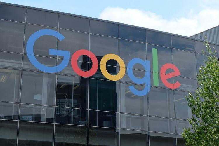 Logo Google pada bagian depan kantor Google di kawasan Mountain View, California, Amerika Serikat.