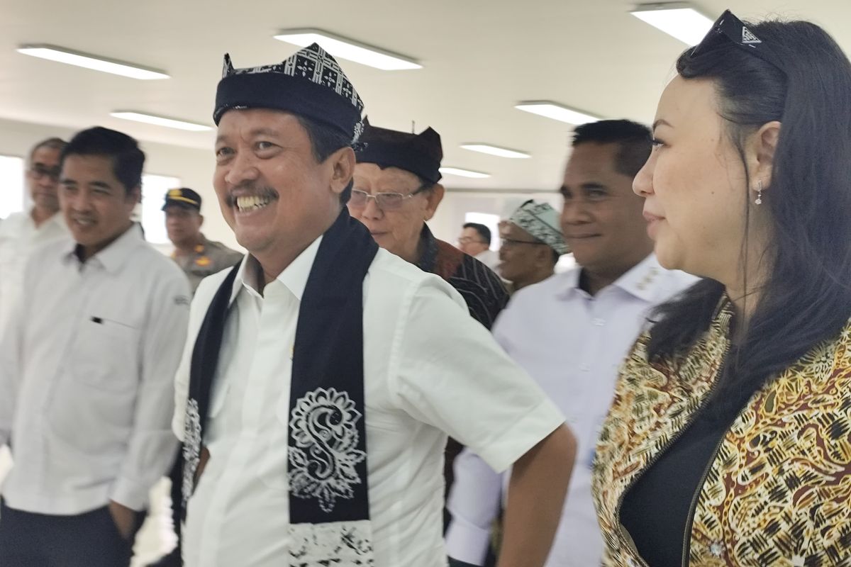 Menteri Kelautan dan Perikanan (KP), Sakti Wahyu Trenggono saa berada di kawasan pabrik PT Pasific Masami Indonesia, Banyuwangi, Senin (30/9/2024).