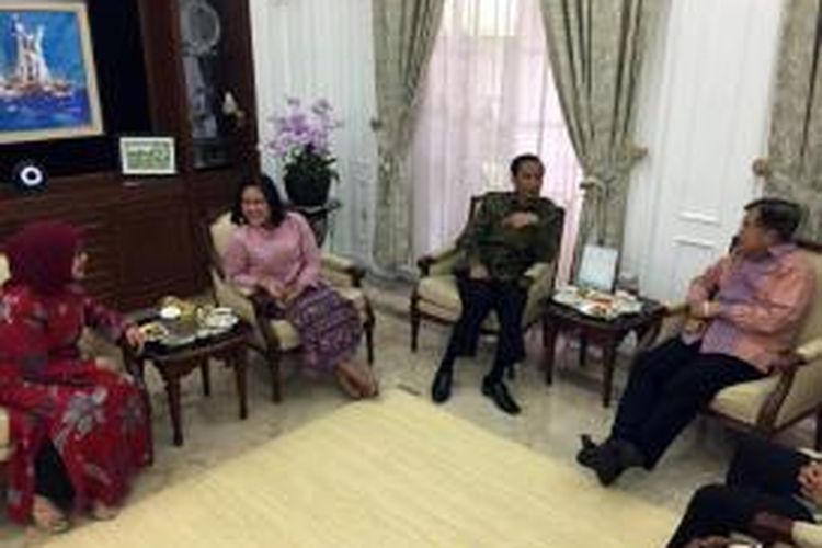 Presiden Joko Widodo kembali menjenguk Wakil Presiden Jusuf Kalla di rumah dinas Wapres di Jalan Diponegoro, Jakarta, Kamis (10/9/2015) pagi. 