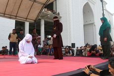 10 Pelanggar Qanun Syariat Islam di Banda Aceh Dihukum Cambuk