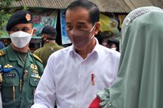 Kunker ke Pasar Purwodadi, Jokowi Bagikan 500 Sembako dan 125 Amplop Berisi Rp 1,2 Juta