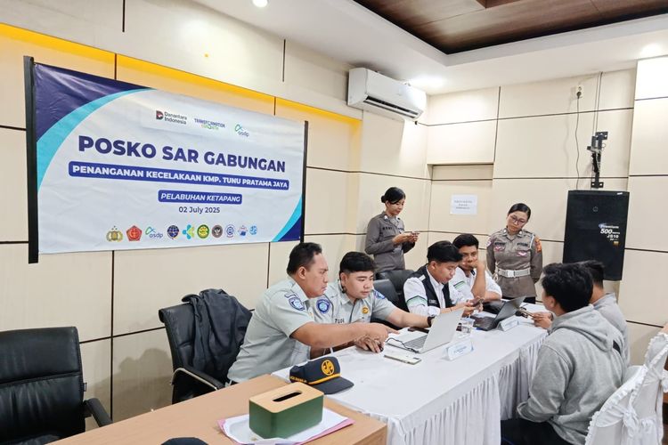 Posko SAR Gabungan sebagai respons cepat terhadap musibah tenggelamnya Kapal Motor Penyeberangan (KMP) Tunu Pratama Jaya di Selat Bali.